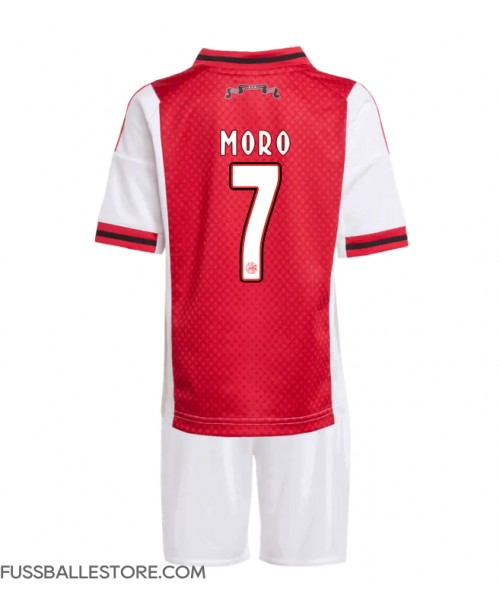 Günstige Ajax Raul Moro #7 Heimtrikotsatz Kinder 2025-26 Kurzarm (+ Kurze Hosen) Günstige Ajax Raul Moro #7 Heimtrikotsatz Kinder 2025-26 Kurzarm (+ Kurze Hosen)